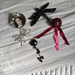 5 vintage brooches